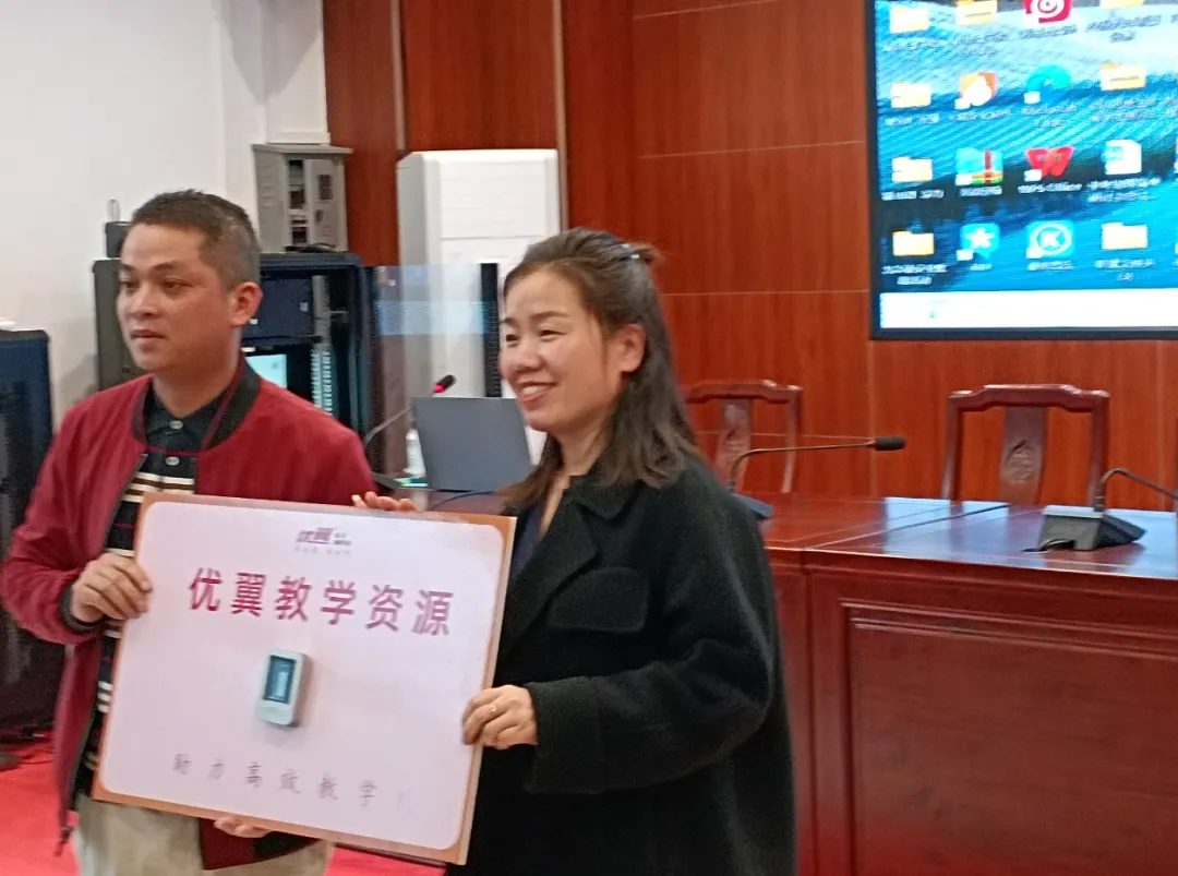 广西灵山教研会04.png