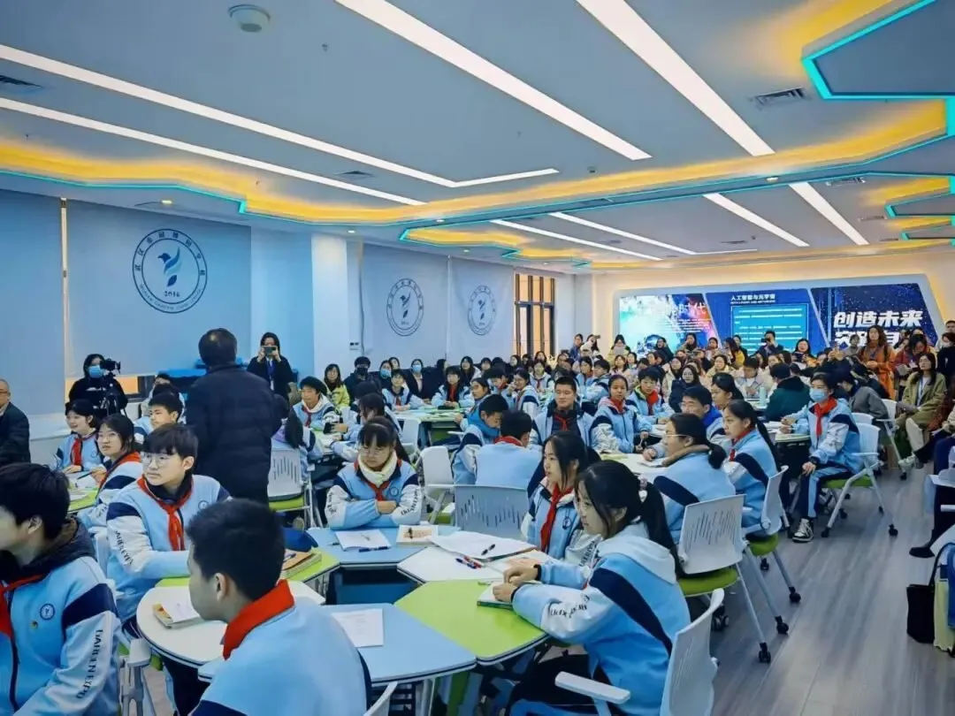 优翼教育研究院成功举办:首届湖北省卓越学校·初中毕业年级总复习示范课展示活动与复习备考研讨会